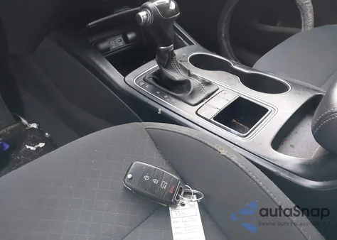 2018 Kia Sorento 2.4L Lx из США, поврежденный, VIN 5XYPG4A37JG339084